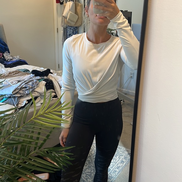 Lululemon top - Picture 4 of 5